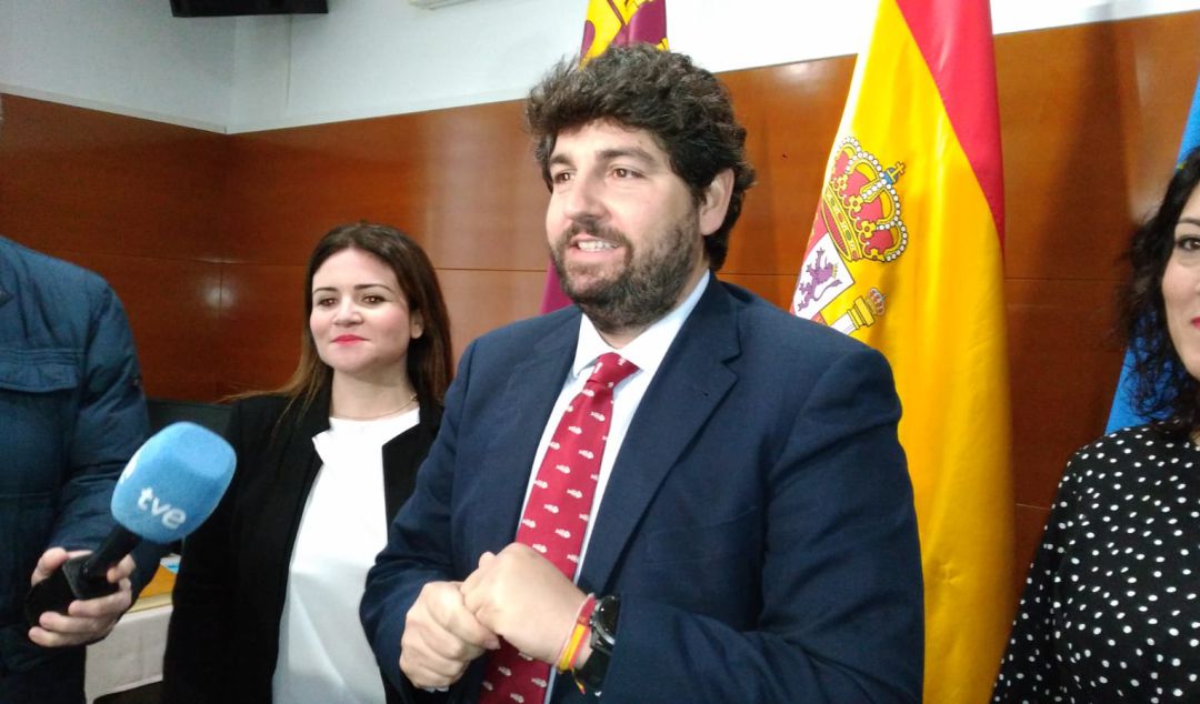 López Miras: "La ventanilla para el 155 está en Cataluña" López Miras: "La ventanilla para el 155 está en Cataluña"