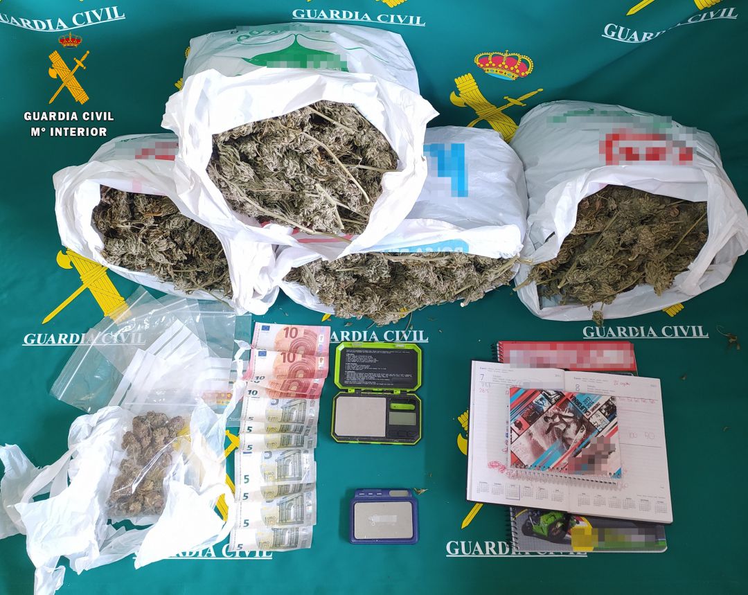 Material incautado por la Guardia Civil de Palencia Material incautado por la Guardia Civil de Palencia