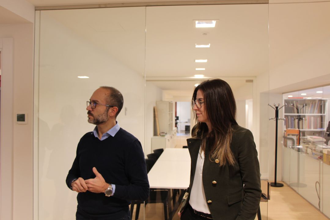La ministra de Cultura i Esports, Sílvia Riva, mostra el nou ministeri amb els departaments ja instal·lats. La ministra de Cultura i Esports, Sílvia Riva, mostra el nou ministeri amb els departaments ja instal·lats.