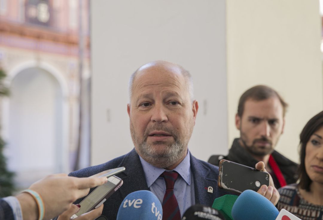 Imbroda no es partidario de cambiar la ley para introducir un 'pin parental' Imbroda no es partidario de cambiar la ley para introducir un 'pin parental'