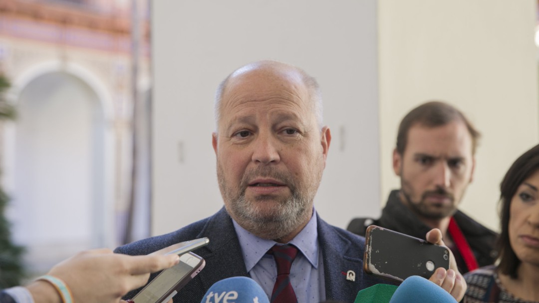 Imbroda no es partidario de cambiar la ley para introducir un 'pin parental'