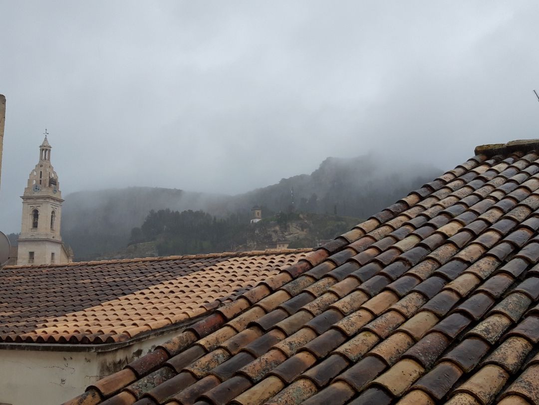 La lluvia, el viento y el frío, protagonistas en Xàtiva La lluvia, el viento y el frío, protagonistas en Xàtiva