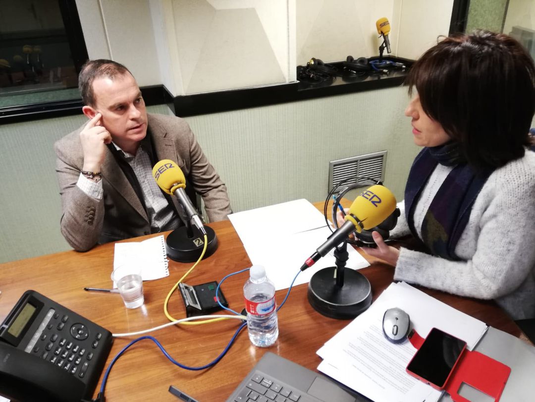 Francisco Requejo junto a Marichu García en los estudios de Radio Zamora Francisco Requejo junto a Marichu García en los estudios de Radio Zamora