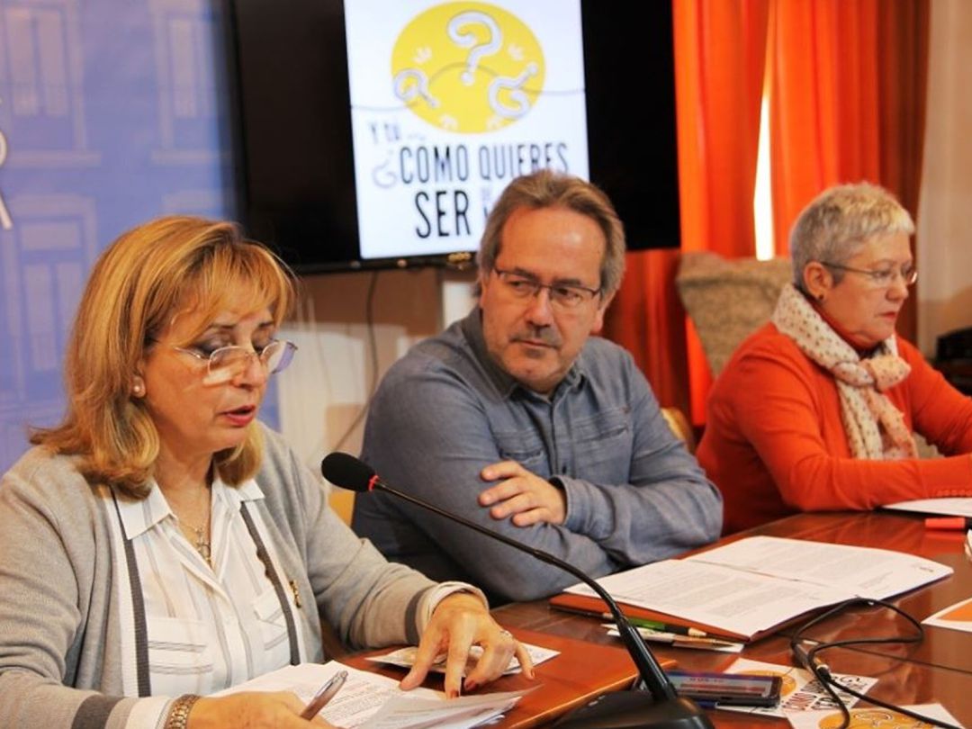 La concejala de Servicios Sociales, Inmaculada Lucas, junto al alcalde Francisco Guarido y la concejal de Igualdad, Carmen Álvarez La concejala de Servicios Sociales, Inmaculada Lucas, junto al alcalde Francisco Guarido y la concejal de Igualdad, Carmen Álvarez
