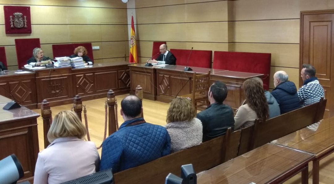 Acuerdan seis meses de prisión para 5 de los acusados de blanquear dinero de la venta de droga en Puertollano Acuerdan seis meses de prisión para 5 de los acusados de blanquear dinero de la venta de droga en Puertollano
