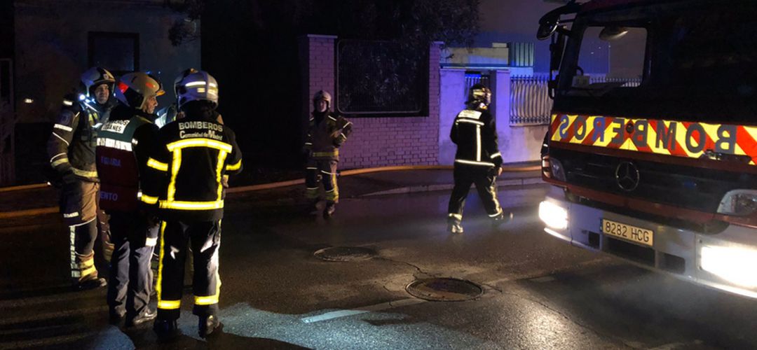 Bomberos de Leganés, Comunidad de Madrid y Alcorcón acudieron a extinguir el incendio en la nave leganense. Bomberos de Leganés, Comunidad de Madrid y Alcorcón acudieron a extinguir el incendio en la nave leganense.