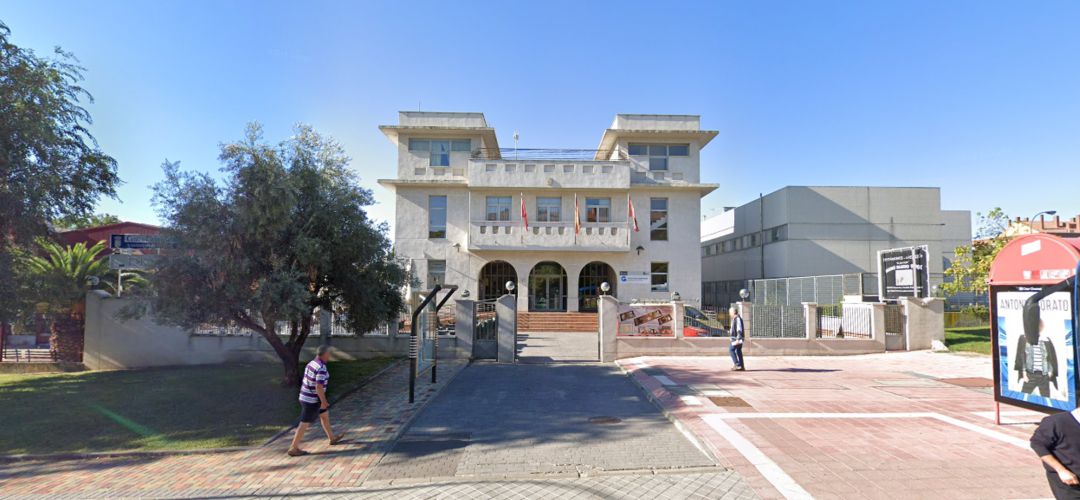 Exteriores del centro cívico de Getafe Norte, en cuyo interior está la biblioteca Lorenzo Silva Exteriores del centro cívico de Getafe Norte, en cuyo interior está la biblioteca Lorenzo Silva