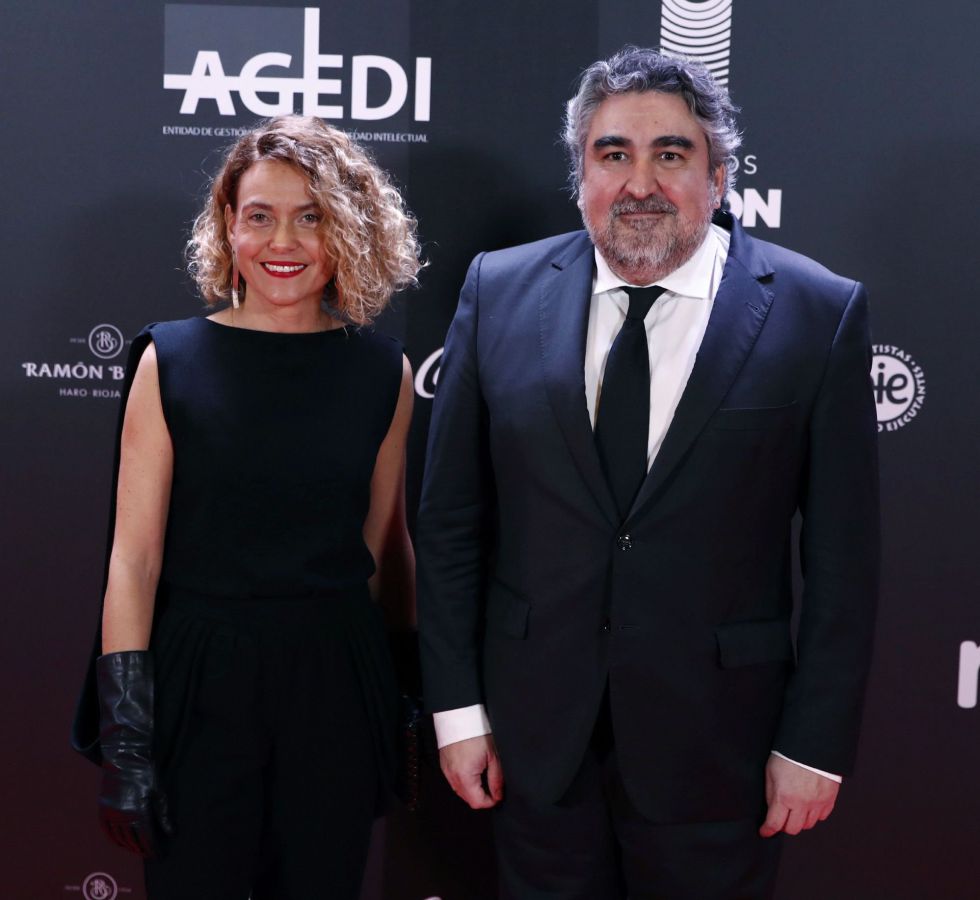 El ministro de Cultura, José Manuel Rodríguez Uribes (d), y la presienta del Congreso, Meritxell Batet, posan a su llegada a la alfombra roja de la primera edición de los Premios Odeón El ministro de Cultura, José Manuel Rodríguez Uribes (d), y la presienta del Congreso, Meritxell Batet, posan a su llegada a la alfombra roja de la primera edición de los Premios Odeón