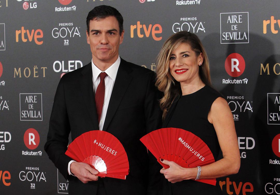 Pedro Sánchez y su esposa, en la alfombra roja de los Goya 2018 Pedro Sánchez y su esposa, en la alfombra roja de los Goya 2018