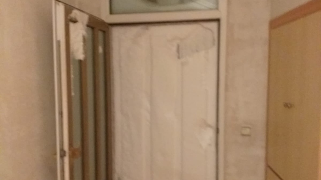 Encerrada en casa por una pared de nieve de dos metros de altura