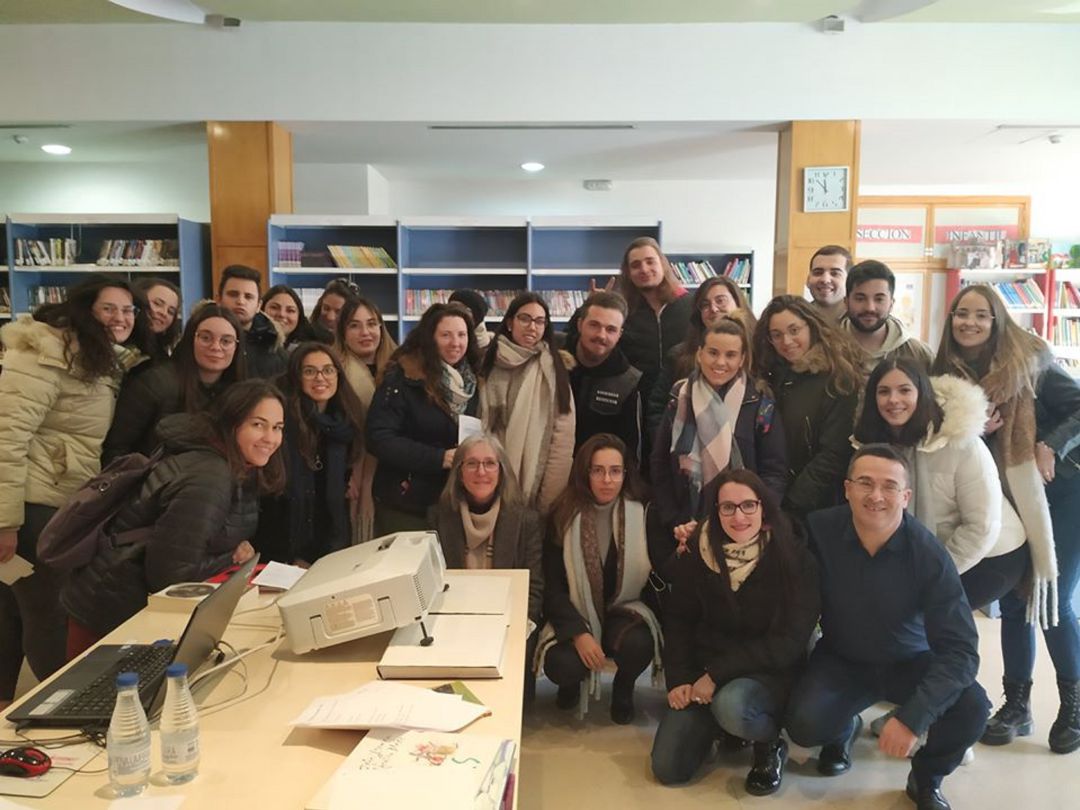 Voluntarios de la Biblioteca Solidaria Voluntarios de la Biblioteca Solidaria