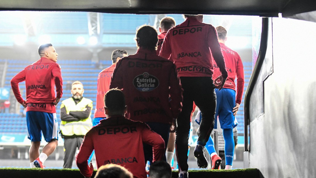 El Deportivo abre la puerta de salida para cerrar más refuerzos