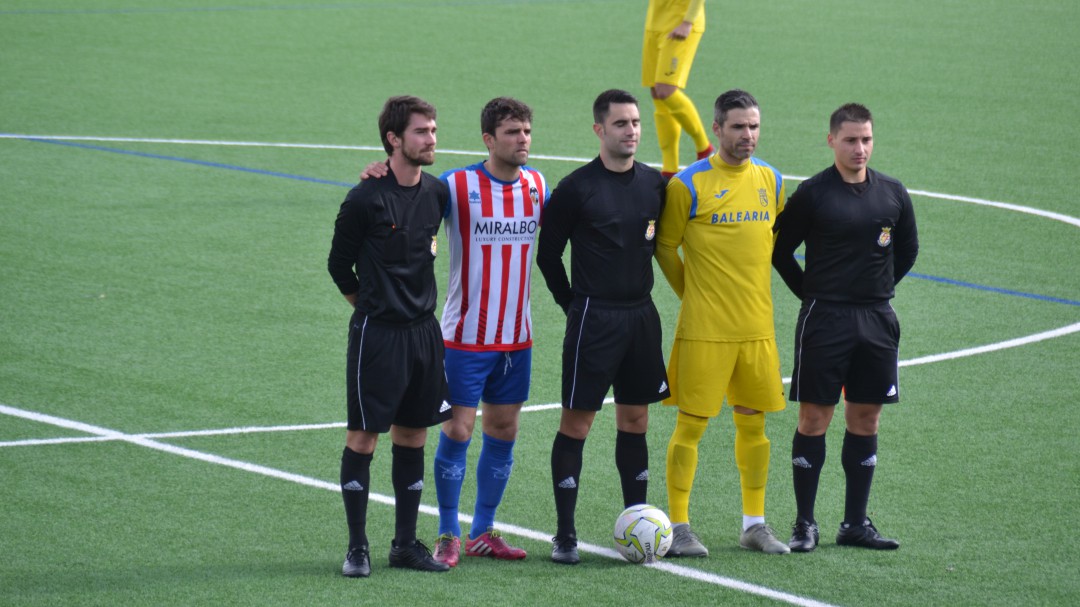 El Jávea aprovechó los regalos del Dénia para llevarse el derbi