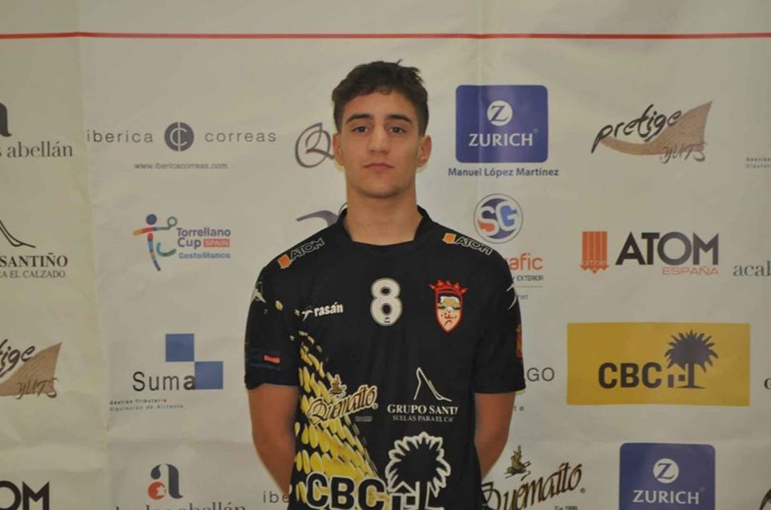 Juan Carlos Sempere va afianzando su progresión como jugador de balonmano Juan Carlos Sempere va afianzando su progresión como jugador de balonmano