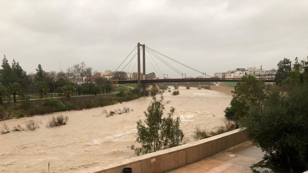 Crecida significativa del Serpis y algunos desbordamientos en Villalonga