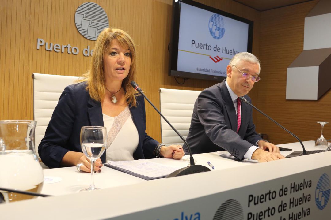 Pilar Miranda e Ignacio Álvarez Ossorio, presidenta y director del Puerto de Huelva respectivamente Pilar Miranda e Ignacio Álvarez Ossorio, presidenta y director del Puerto de Huelva respectivamente