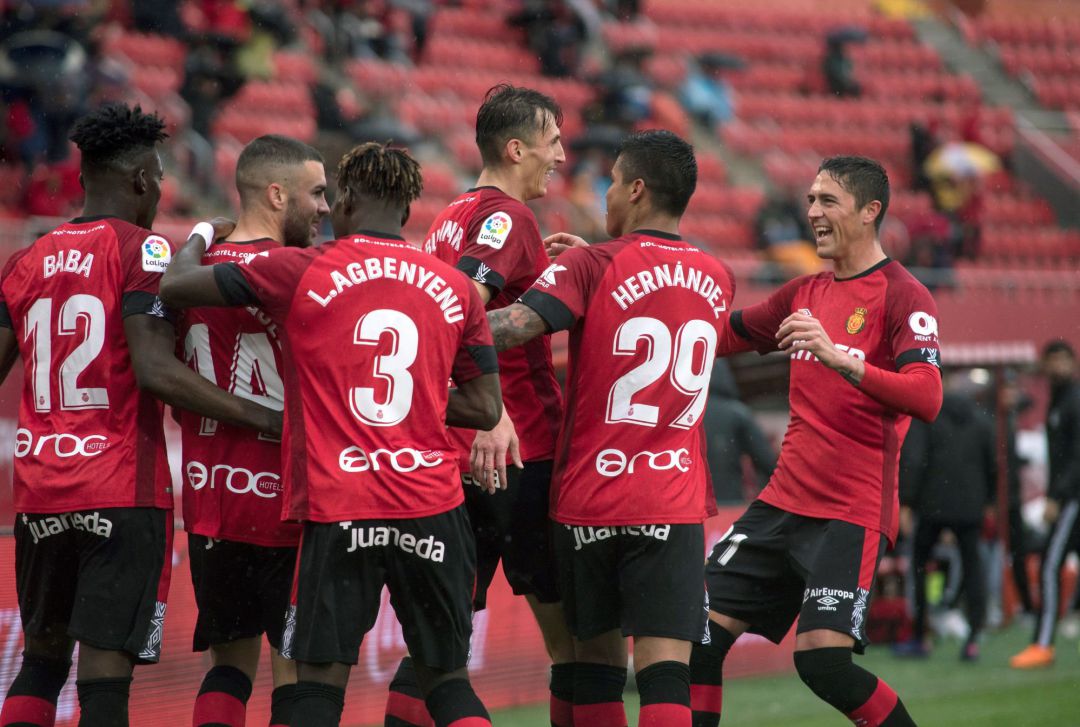PALMA DE MALLORCA, 19-01-2020. Los jugadores del RCD Mallorca celebran un gol frene al Valencia en la jornada número 20 PALMA DE MALLORCA, 19-01-2020. Los jugadores del RCD Mallorca celebran un gol frene al Valencia en la jornada número 20
