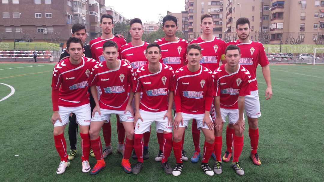 Youness, cuarto por la izquierda en la fila superior, en un partido con el Juvenil A del Real Murcia en el que también jugaba Josema Raigal Youness, cuarto por la izquierda en la fila superior, en un partido con el Juvenil A del Real Murcia en el que también jugaba Josema Raigal