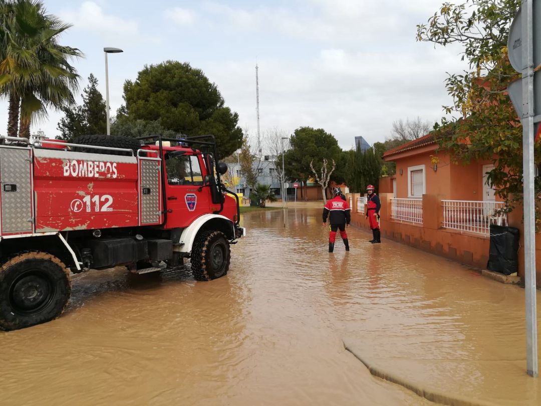 Calles anegadas por el agua en Los Alcázares por el temporal de lluvia, frío y nieve
CEIS
Calles anegadas por el agua en Los Alcázares por el temporal de lluvia, frío y nieve
CEIS