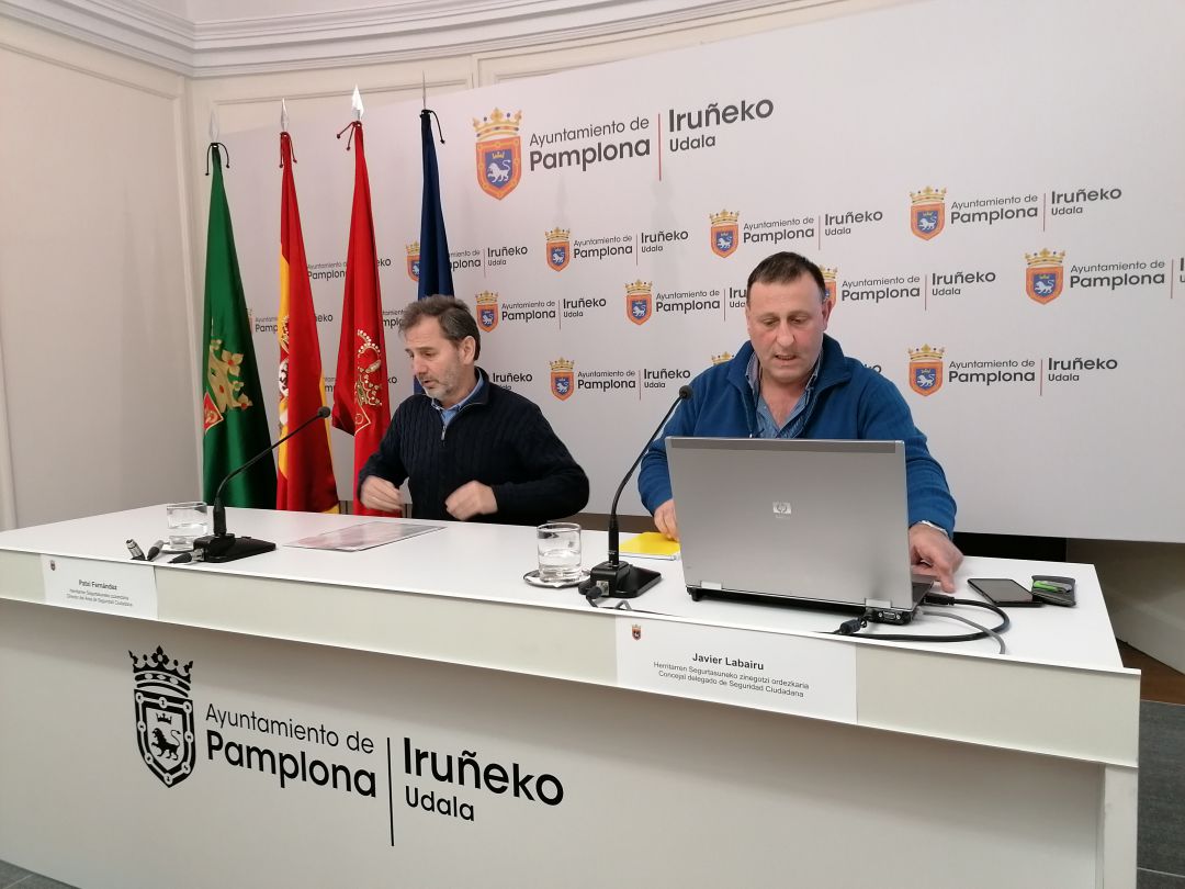 Patxi Fernández, director del área de Seguridad Ciudadana del Ayuntamiento de Pamplona y Javier Labairu, director del área
Patxi Fernández, director del área de Seguridad Ciudadana del Ayuntamiento de Pamplona y Javier Labairu, director del área