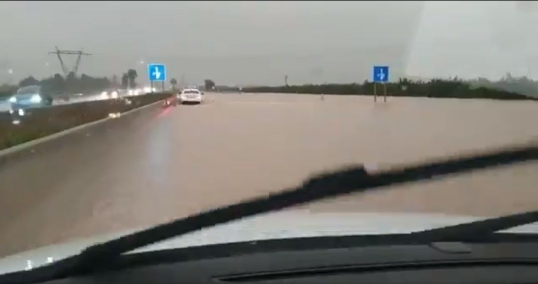 A7 inundada a la altura de Alberic por la crecida del río Xúquer A7 inundada a la altura de Alberic por la crecida del río Xúquer