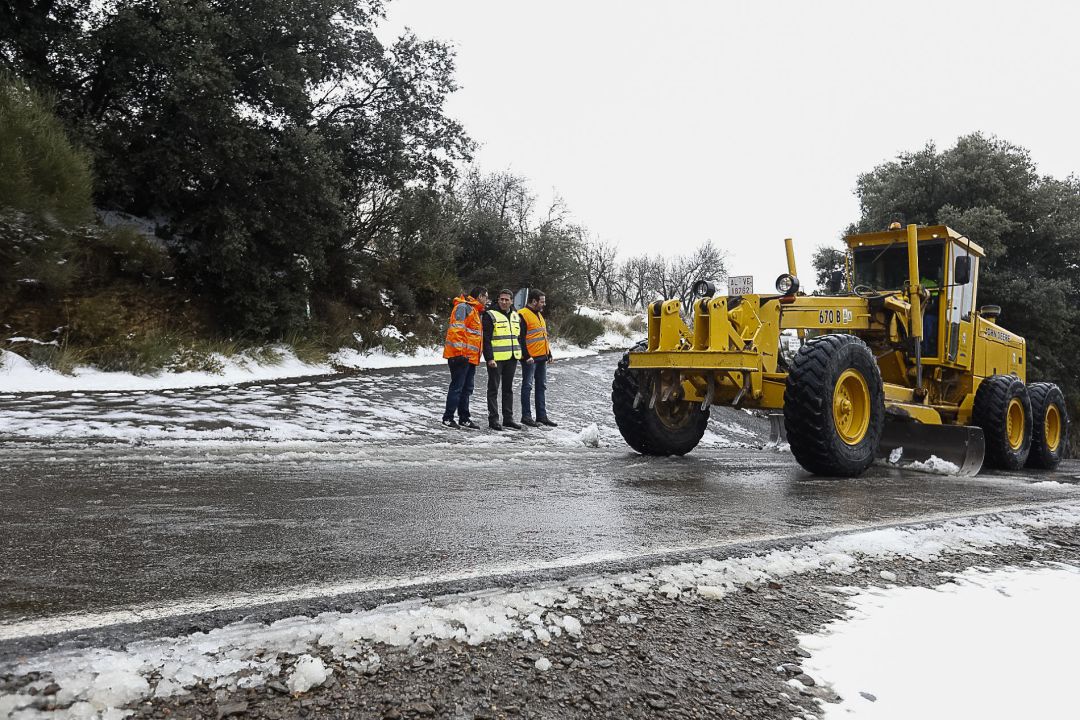 Decenas de incidencias por el temporal de nieve, lluvia y nieve. Decenas de incidencias por el temporal de nieve, lluvia y nieve.