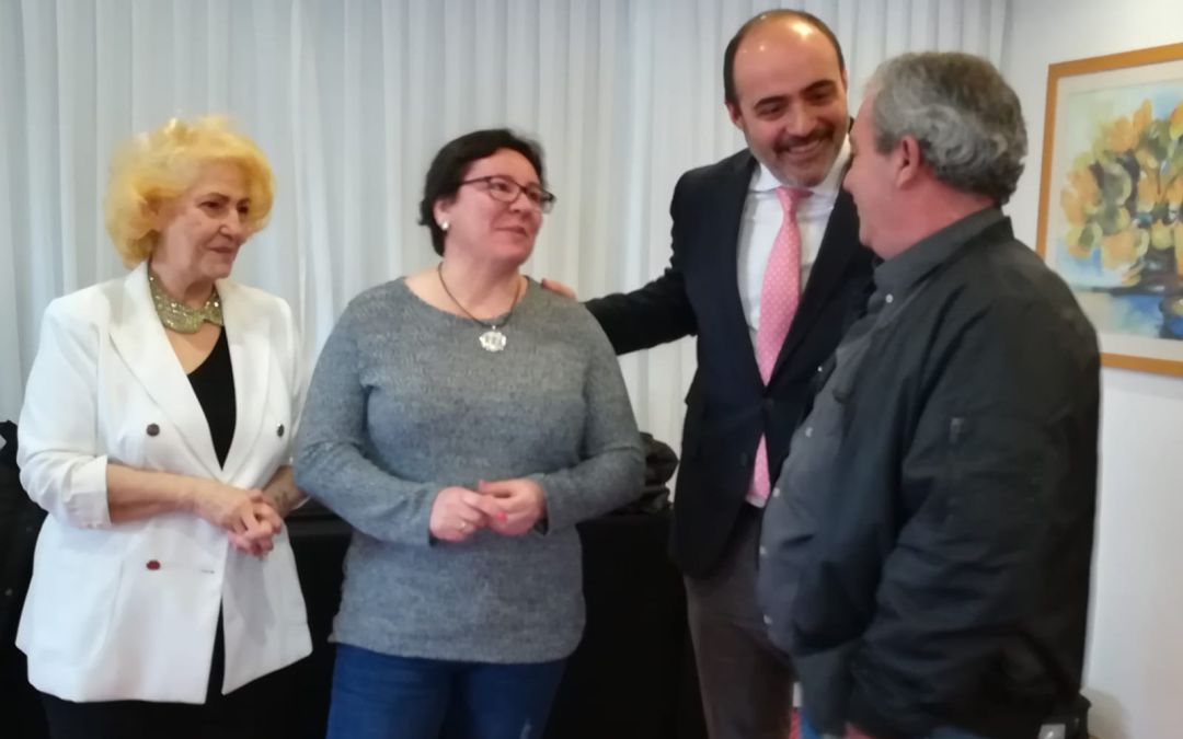 De izquierda a derecha: Carmen Flores, presidente de la Asociación del Defensor del Paciente de Ciudad Real; Ascensión, madre de Paula; Francisco Fernández Bravo, abogado defensor de Paula y Juan José, padre de Paula De izquierda a derecha: Carmen Flores, presidente de la Asociación del Defensor del Paciente de Ciudad Real; Ascensión, madre de Paula; Francisco Fernández Bravo, abogado defensor de Paula y Juan José, padre de Paula