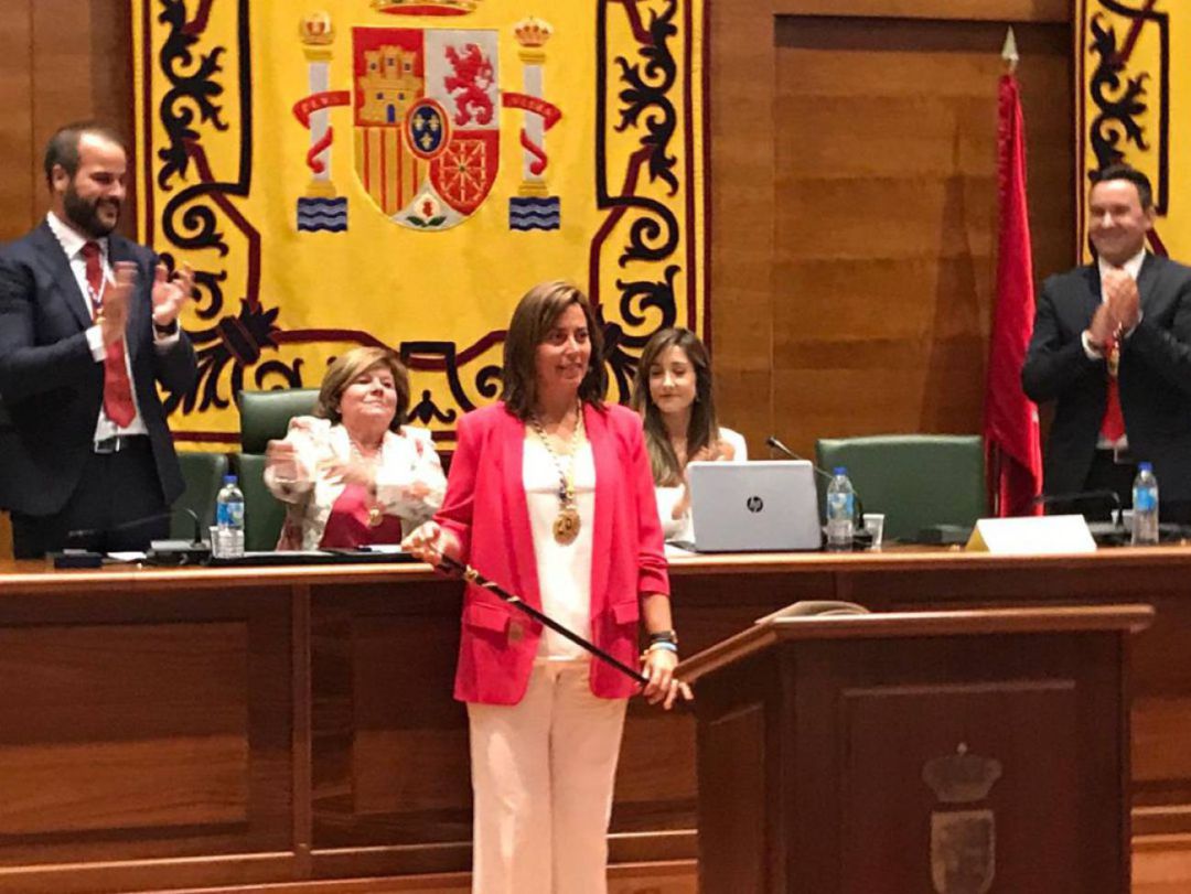 Ana Millán, alcaldesa de Arroyomolinos, en el día de su toma de posesión Ana Millán, alcaldesa de Arroyomolinos, en el día de su toma de posesión