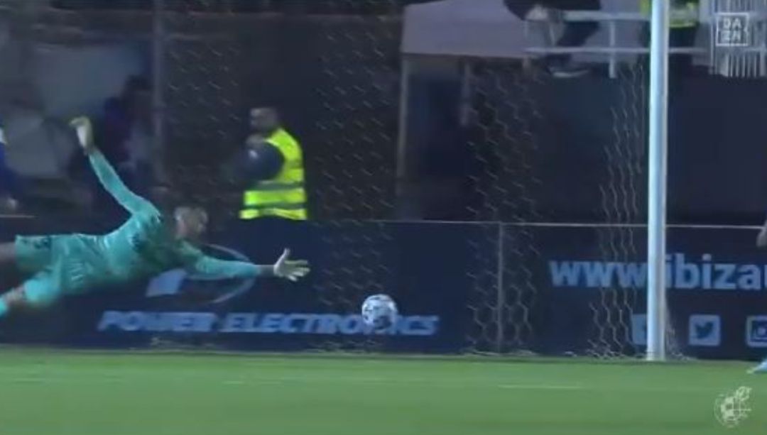 Momento del primer gol del Ibiza. Momento del primer gol del Ibiza.