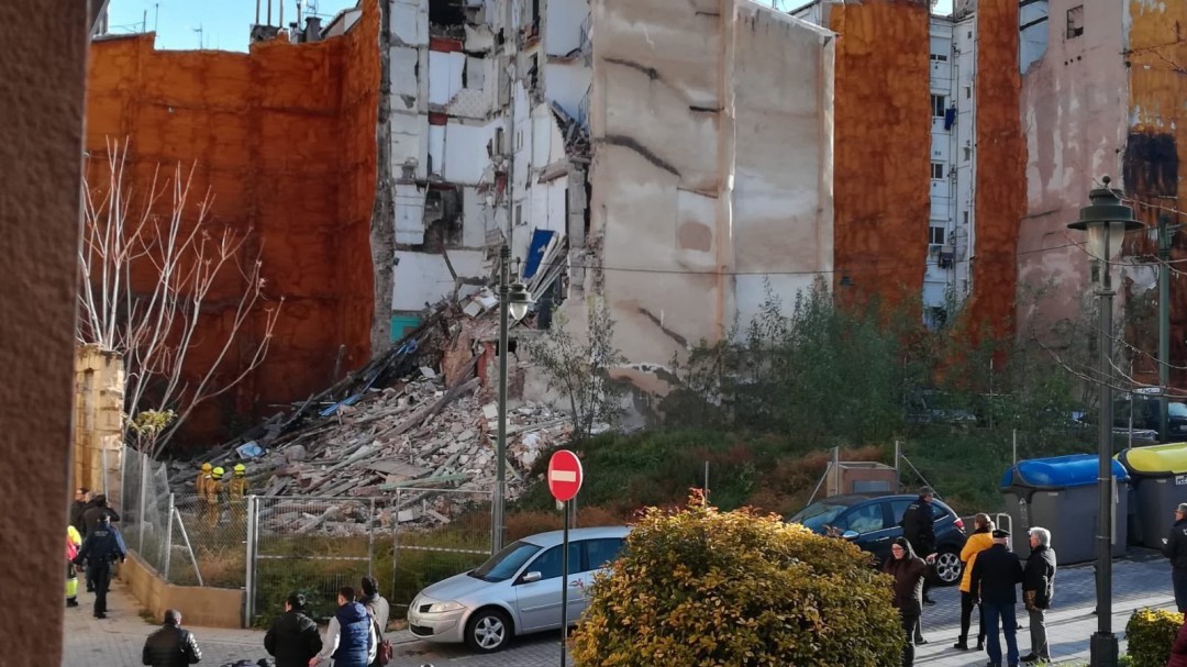 Fallece una mujer en el derrumbe de un edificio en Alcoy