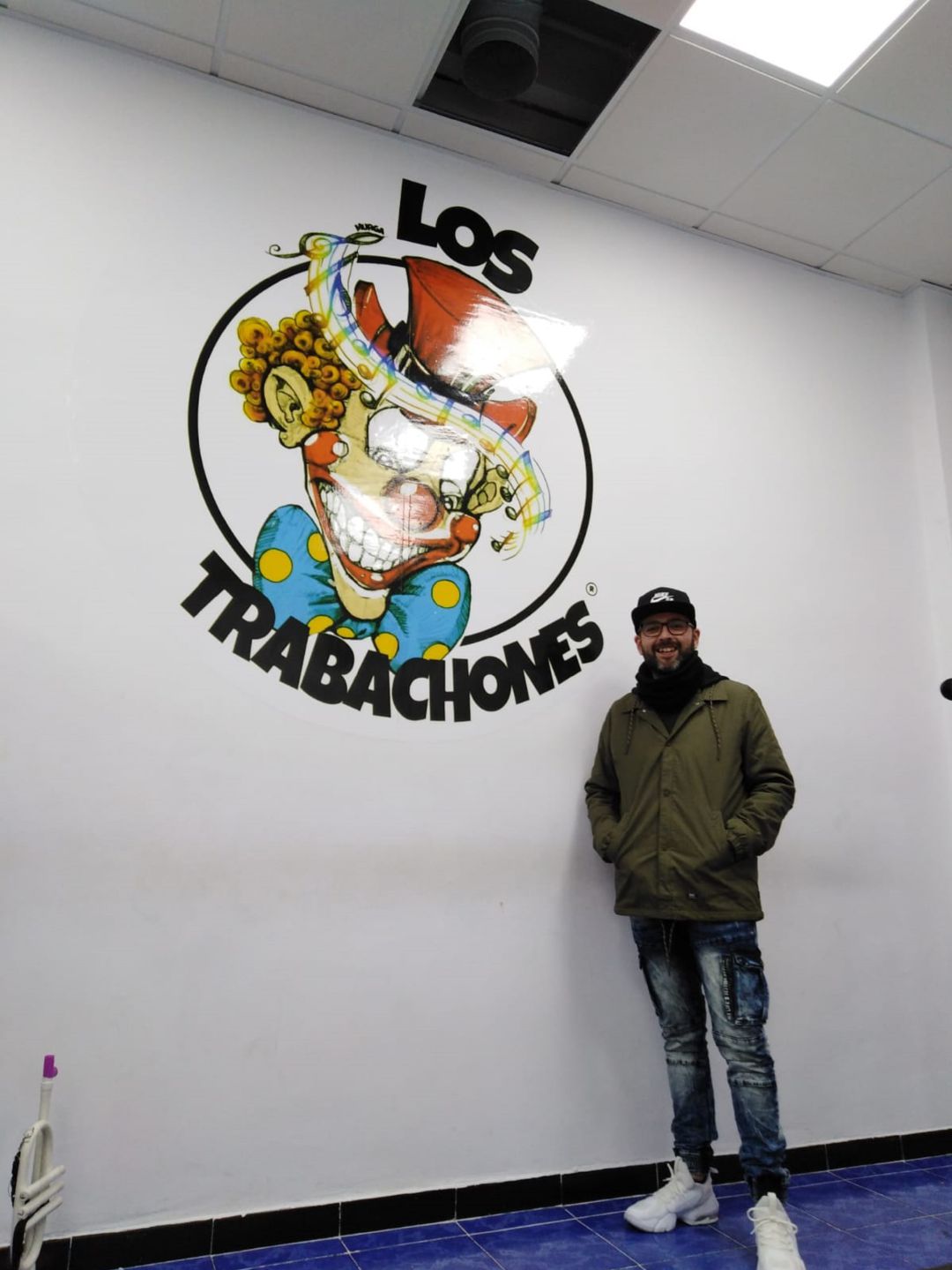 El director de la novel Trabachones, secuela de Los Trabas. El director de la novel Trabachones, secuela de Los Trabas.