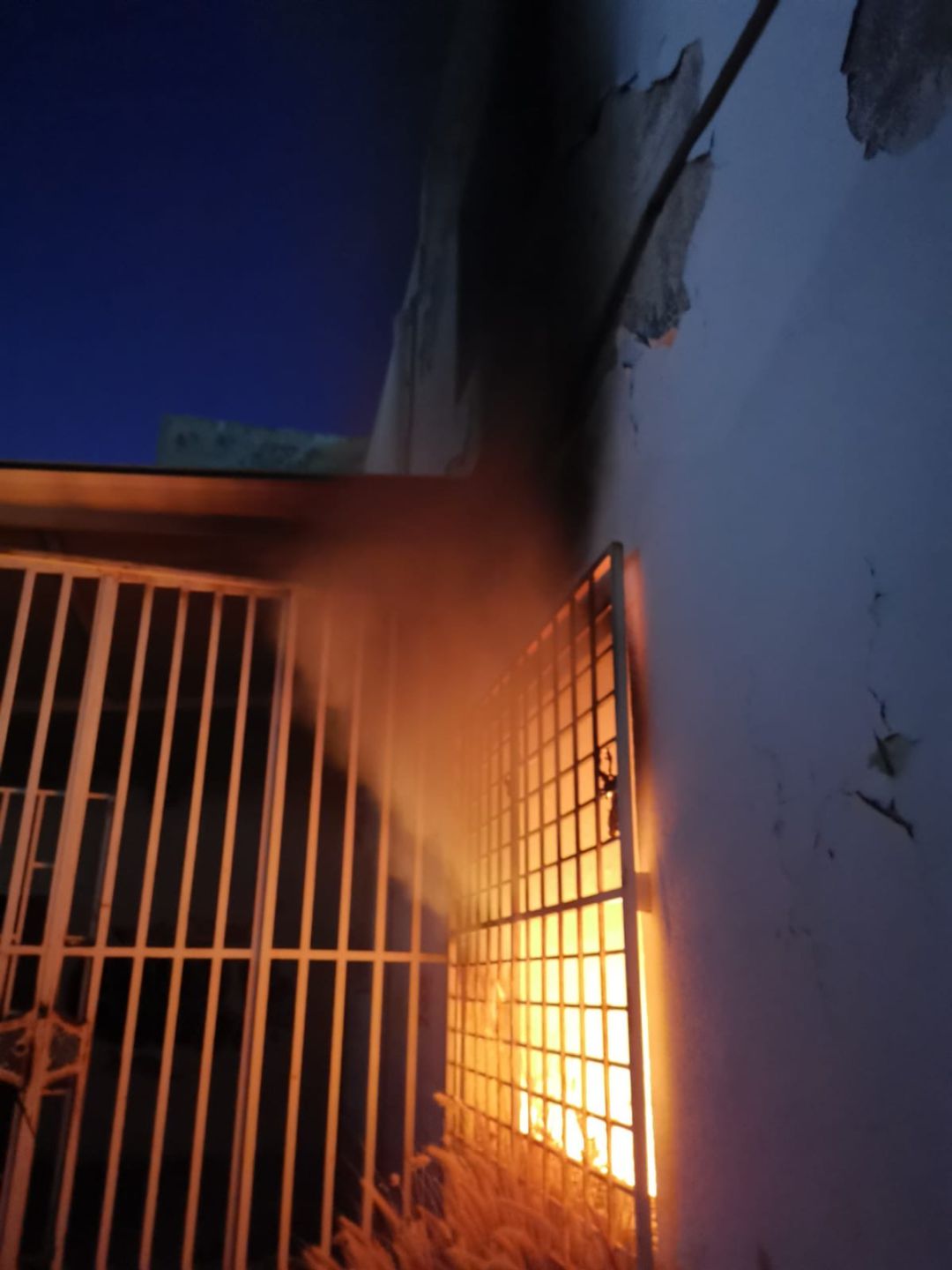 Incendio registrado en las dependencias del centro educativo en la noche del pasado martes. Incendio registrado en las dependencias del centro educativo en la noche del pasado martes.