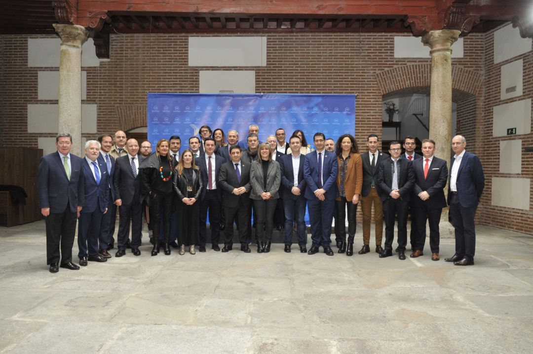 Constitución de la Comisión de Diputaciones y Cabildos. Constitución de la Comisión de Diputaciones y Cabildos.