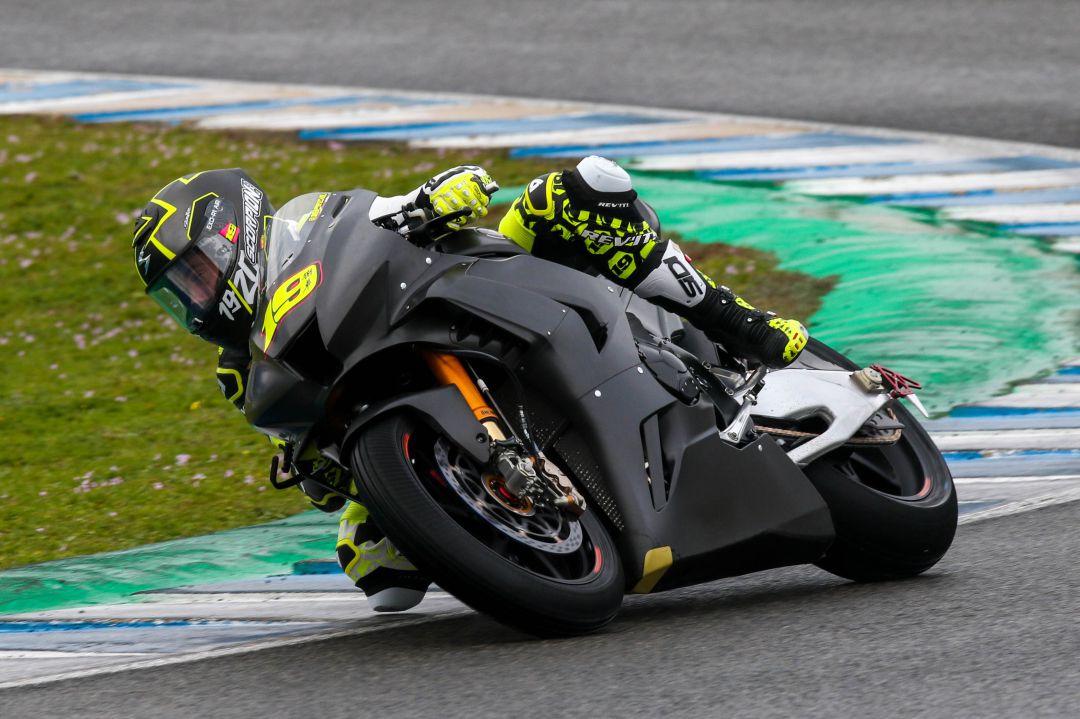 Álvaro Bautista durante los entrenamientos del miércoles en el Circuito Álvaro Bautista durante los entrenamientos del miércoles en el Circuito