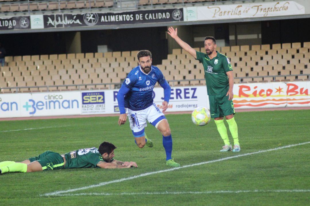Imagen del partido que el Xerez DFC jugó ante el Rota Imagen del partido que el Xerez DFC jugó ante el Rota