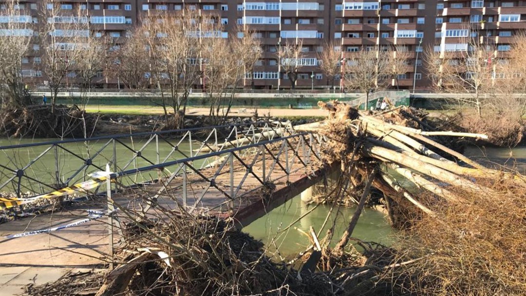 El Ayuntamiento justifica en "razones de seguridad" el retraso en el arreglo de las pasarelas del río