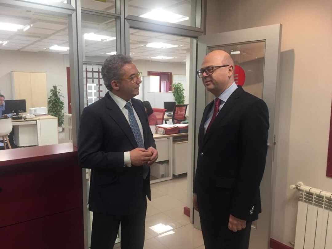 El presidente de la Cámara de Comercio Pedro Palomo junto al embajador turco El presidente de la Cámara de Comercio Pedro Palomo junto al embajador turco