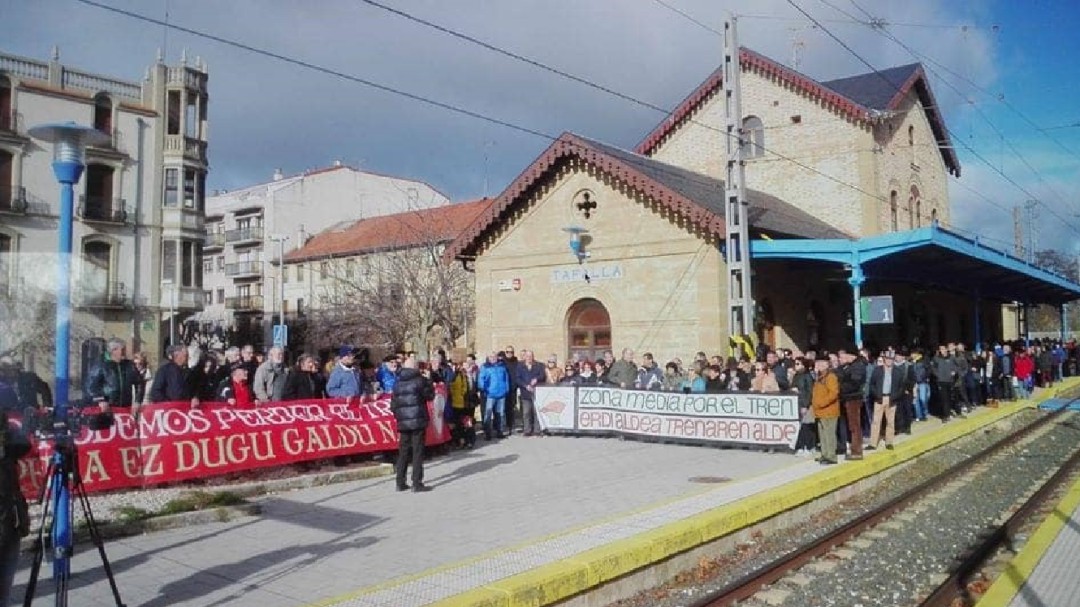 La taquilla de la estación de tren de Tafalla sigue cerrada