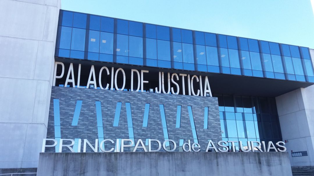Palacio de Justicia de Gijón donde ha declarado el acusado. Palacio de Justicia de Gijón donde ha declarado el acusado.