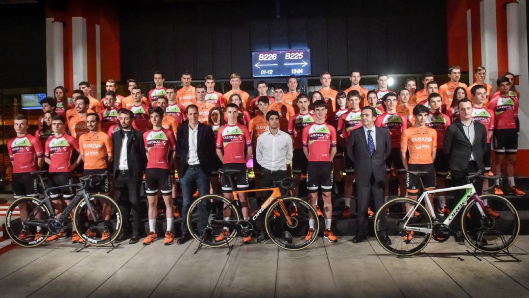 Presentación de los equipos en Bilbao. Presentación de los equipos en Bilbao.