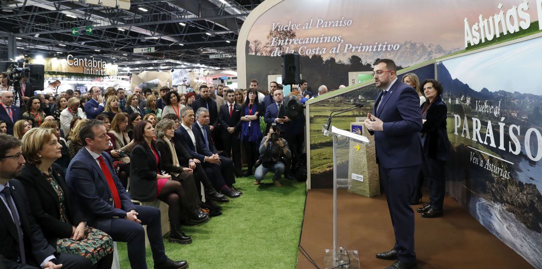 Adrián Barbón en un momento de su intervención en el Día de Asturias en Fitur Adrián Barbón en un momento de su intervención en el Día de Asturias en Fitur