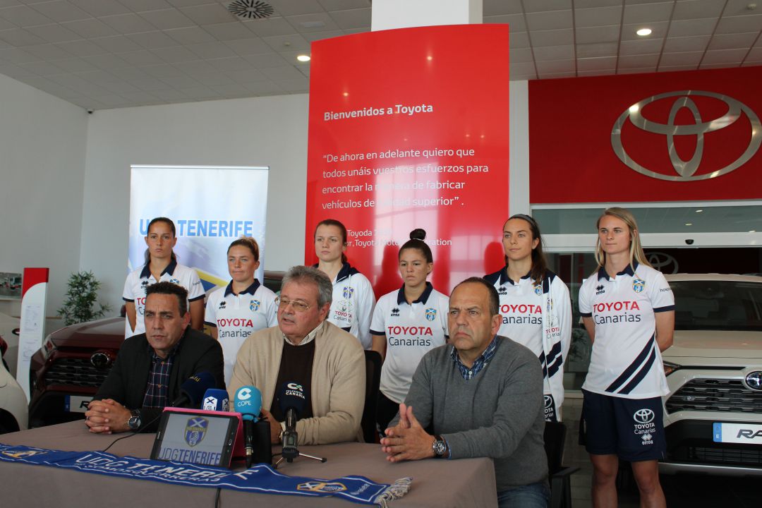 Presentación de los refuerzos y nuevo cuerpo técnico blanquiazul Presentación de los refuerzos y nuevo cuerpo técnico blanquiazul