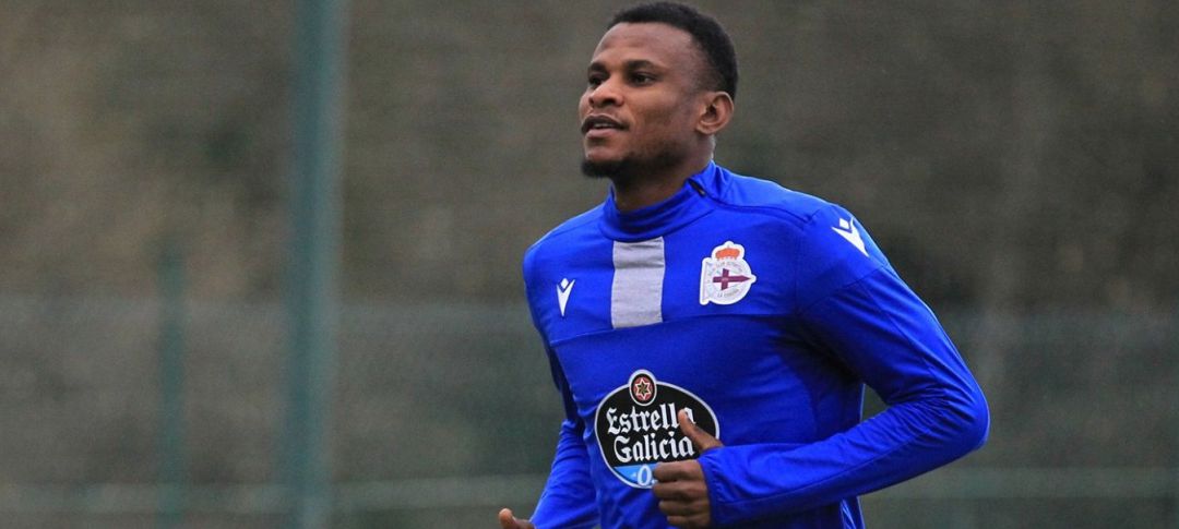Uche Agbo en un entrenamiento con el Deportivo Uche Agbo en un entrenamiento con el Deportivo