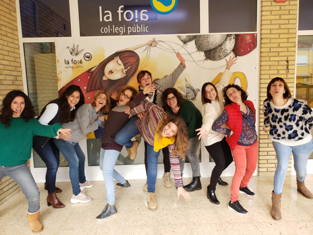 Las profesoras de infanti del colegio La Foia muestran su alegria por el Premio Radio Elda a la Educación Las profesoras de infanti del colegio La Foia muestran su alegria por el Premio Radio Elda a la Educación