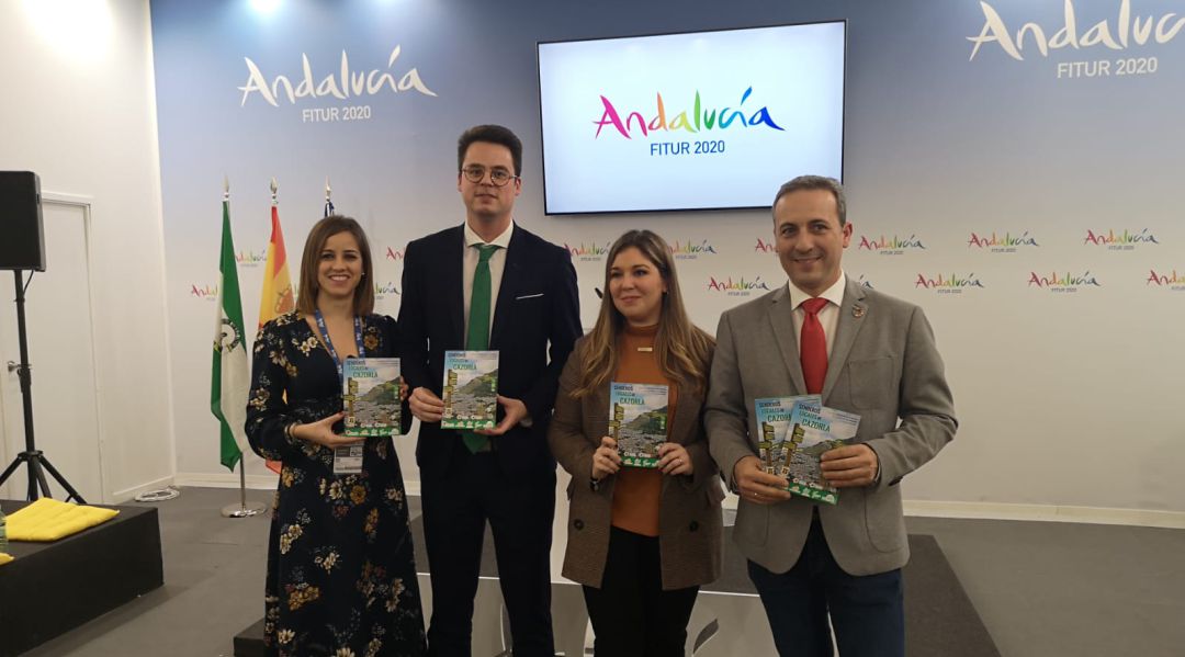 De izquierda a derecha, la concejala de Turismo de Cazorla, Nuria Serrano; el diputado de Promoción y Turismo, Francisco Lozano; la delegada de Turismo de la Junta, Raquel Morales, y el alcalde de Cazorla, Antonio Jesús Rodríguez. De izquierda a derecha, la concejala de Turismo de Cazorla, Nuria Serrano; el diputado de Promoción y Turismo, Francisco Lozano; la delegada de Turismo de la Junta, Raquel Morales, y el alcalde de Cazorla, Antonio Jesús Rodríguez.