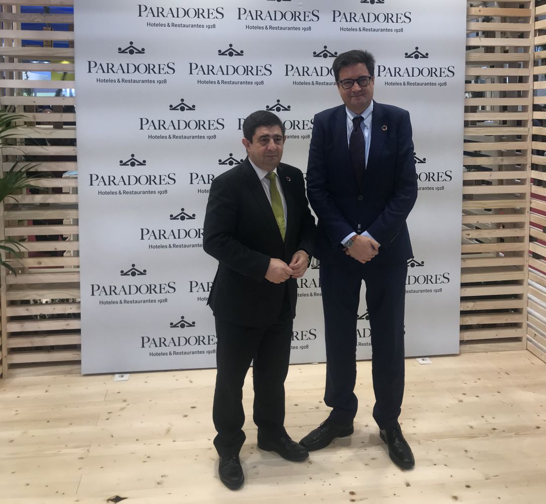 De izquierda a derecha, el presidente de la Diputación de Jaén, Francisco Reyes, y el director nacional de paradores, Óscar López. De izquierda a derecha, el presidente de la Diputación de Jaén, Francisco Reyes, y el director nacional de paradores, Óscar López.