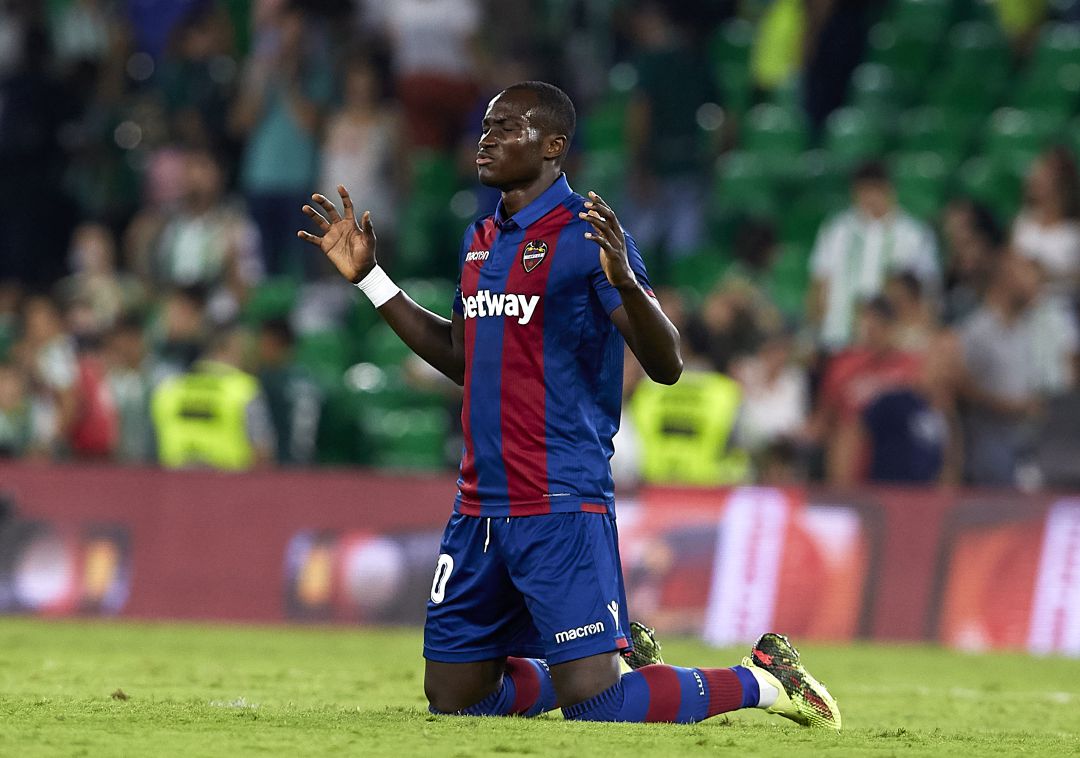 Raphael Dwamena con la camiseta del Levante Raphael Dwamena con la camiseta del Levante
