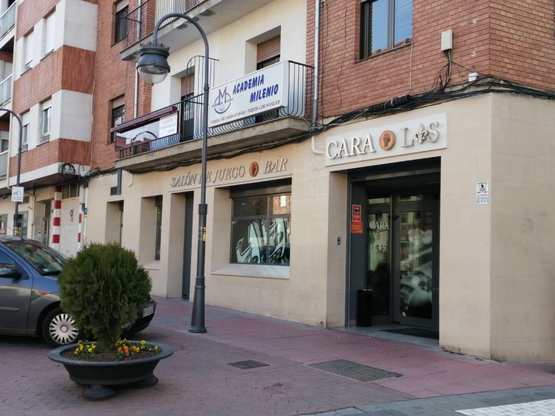 Salón de juego de la Plaza de la Madera en el que se produjo el incidente Salón de juego de la Plaza de la Madera en el que se produjo el incidente