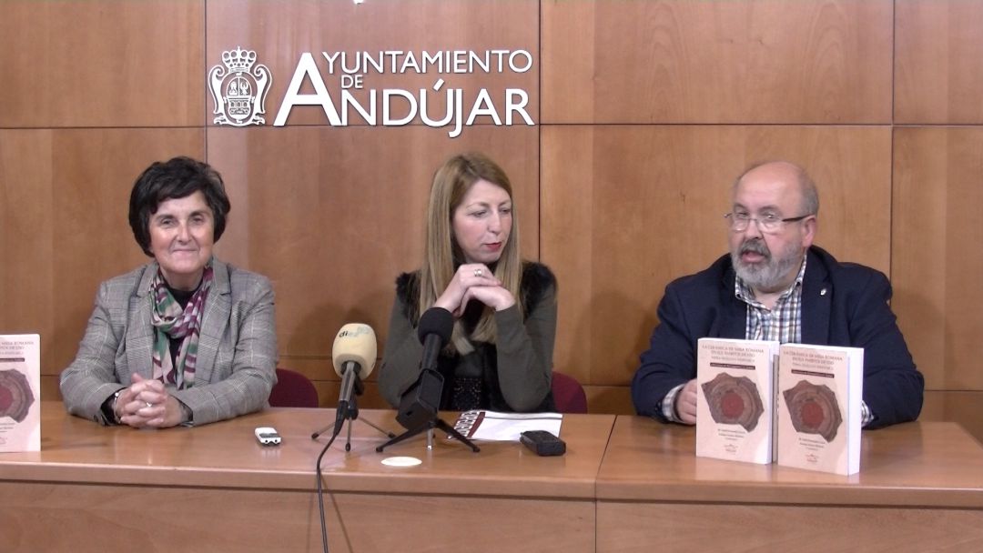 Isabel Fernández, Alma Cámara y Enrique Gómez Isabel Fernández, Alma Cámara y Enrique Gómez
