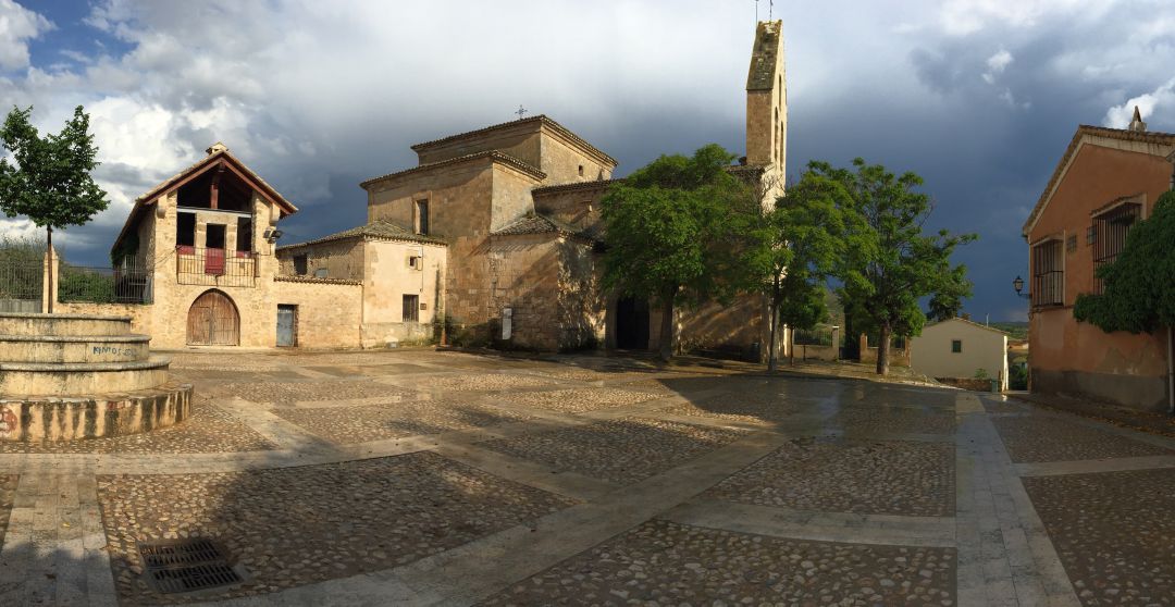 Plaza Mayor de Albalate de las Nogueras (Cuenca). Plaza Mayor de Albalate de las Nogueras (Cuenca).